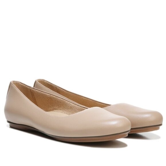 Naturalizer Maxwell Ballet Flat (WIDE) - Picture 1 of 10